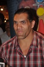 The Great Khali launches the Topps Slam Attax Trading Card Game to bring alive WWE experience for kids in Hamleys on 1st Dec 2011 (104).JPG